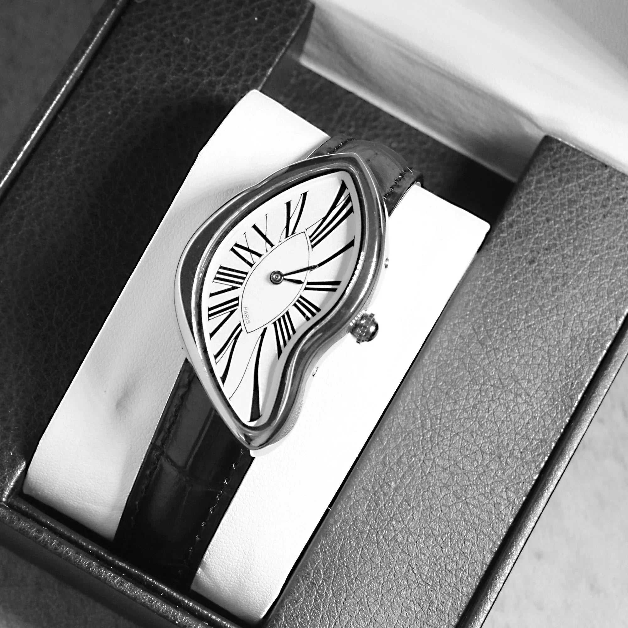 Sleek Minimalist - Watch CASA LARO