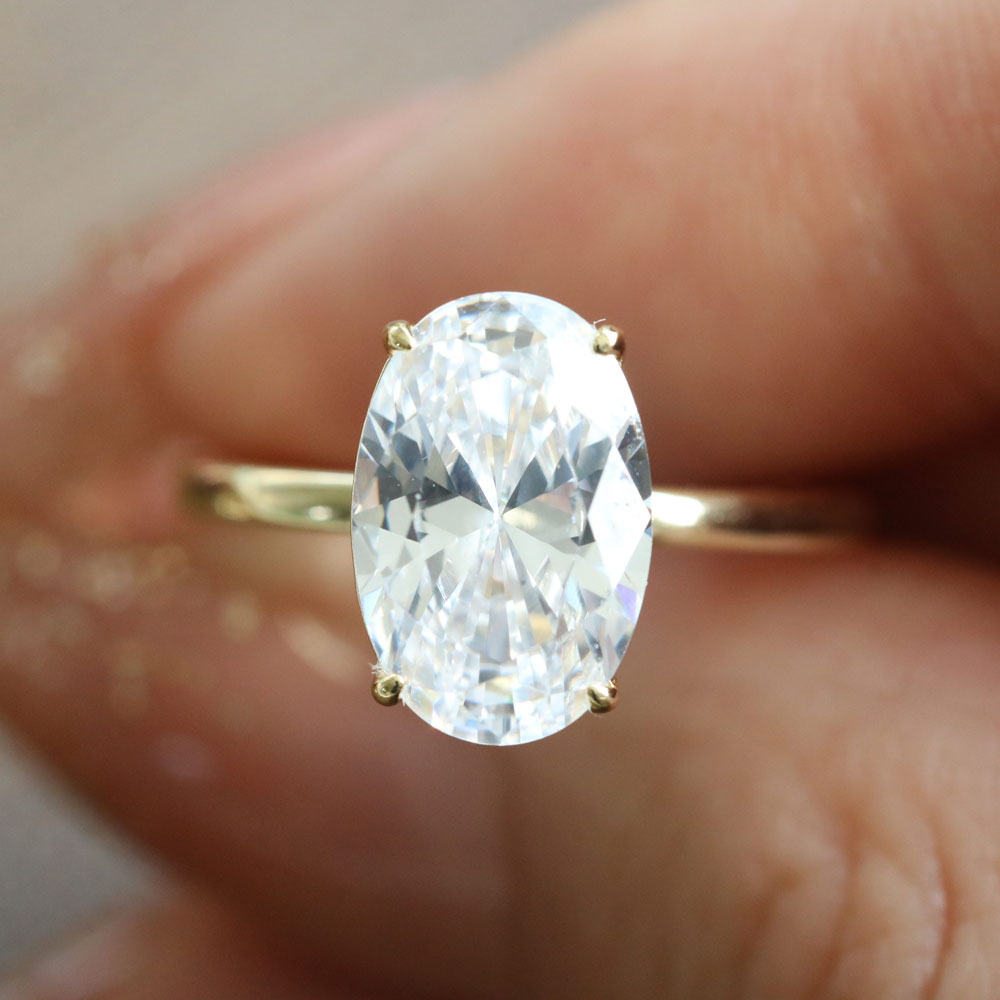 Oval Cut Bridal Set Shine of Diamond