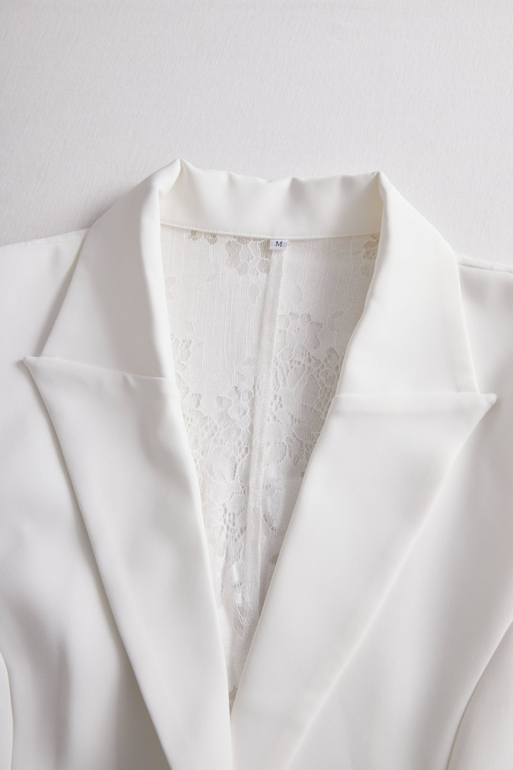 Elegant White Lace-Backed Blazer with Structured Silhouette HWT