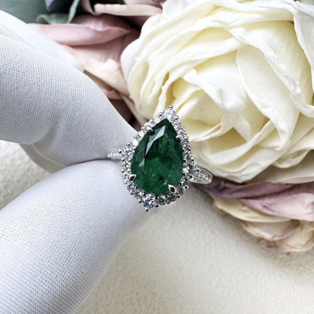 Unique 2.2ct Emerald Green Pear Cut  Sterling Silver Engagement Ring shine of diamond